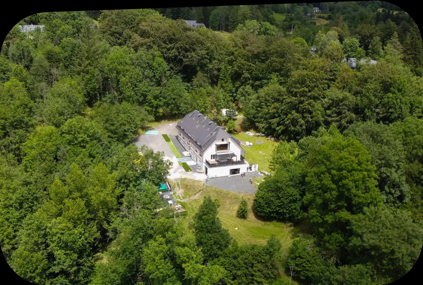 Vue extérieure du chalet traditionnel du Jardin de Marie au Col du Soulor